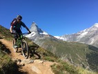 Freeride Factory bei der Abfahrt im Esjod Trikot